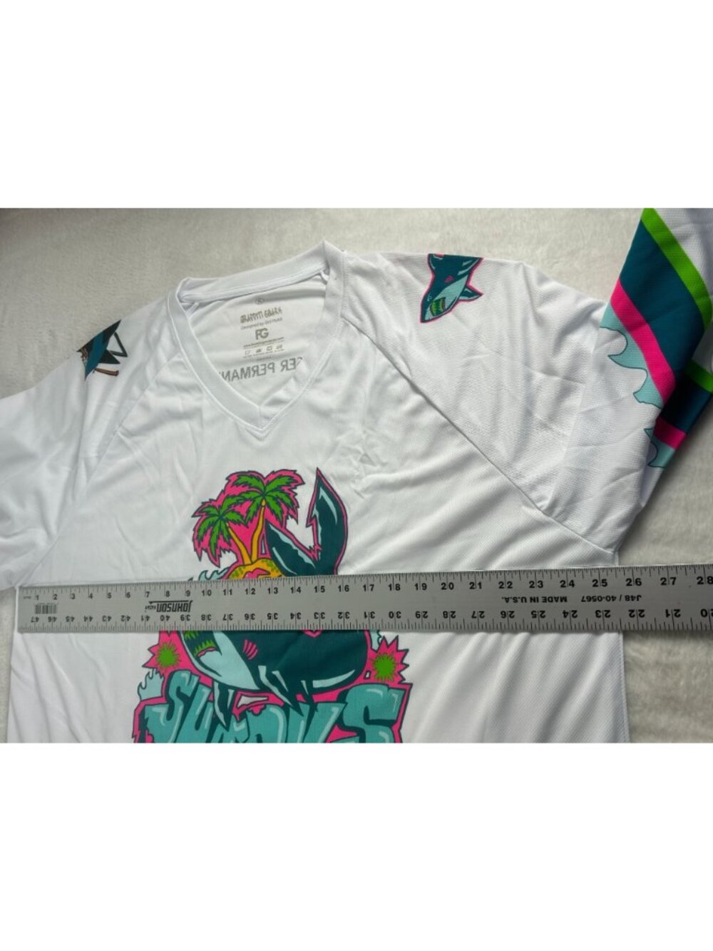 San Jose Sharks Graffiti Shark Girl Mobb Hockey Jersey SGA XL Kaiser White - Picture 7 of 8